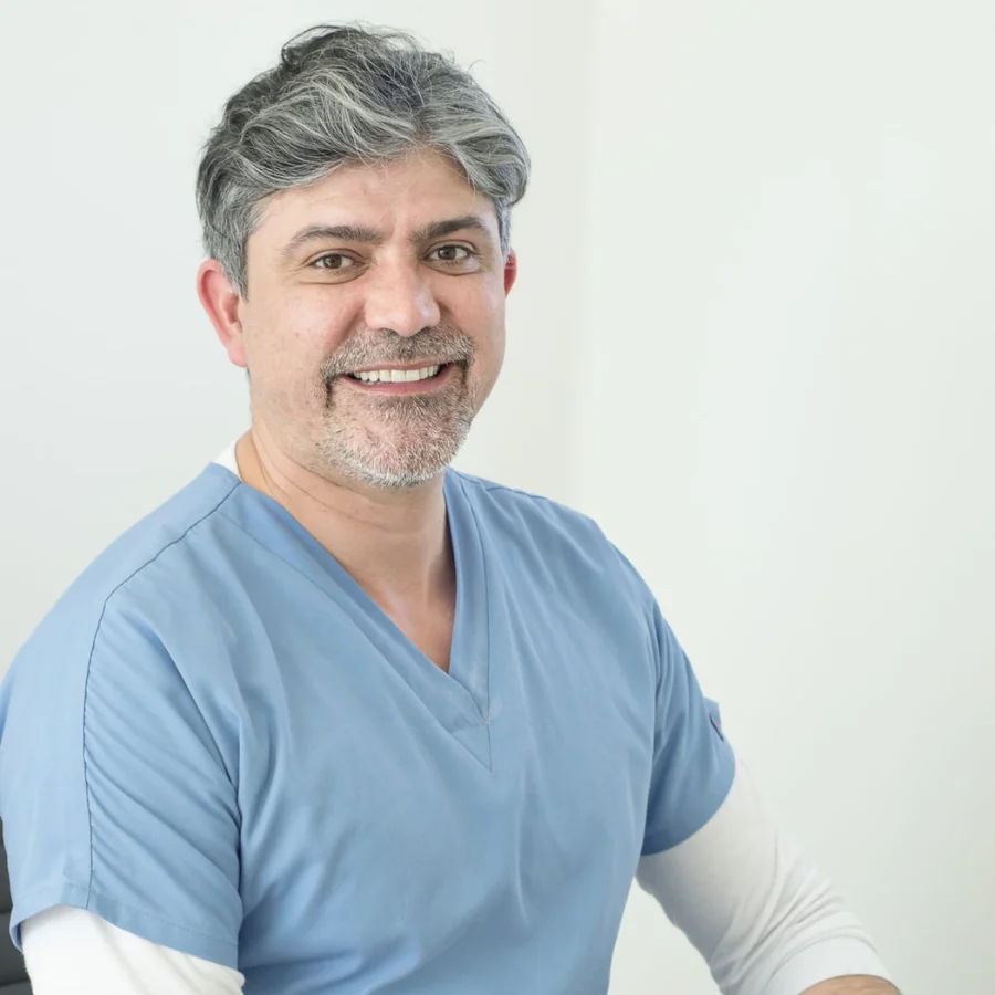 Dr. Fernando Hoyos, cirujano dentista, Clínica Implandent Puerto Montt